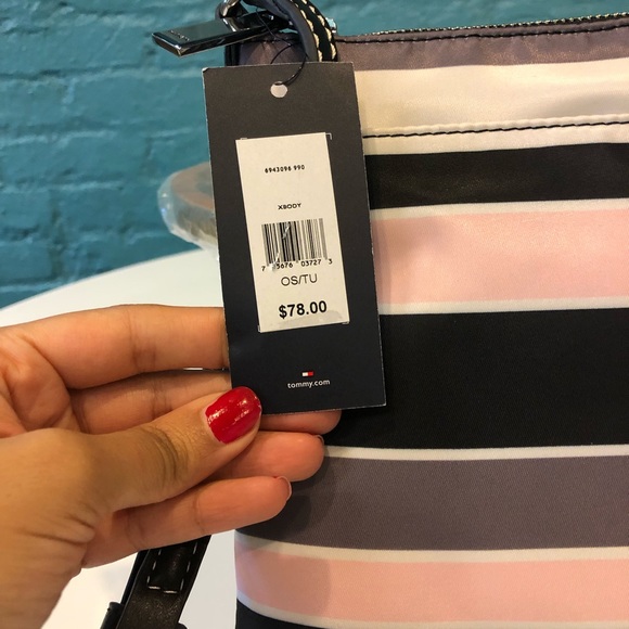 NWT Tommy Hilfiger crossbody bag - Picture 3 of 5